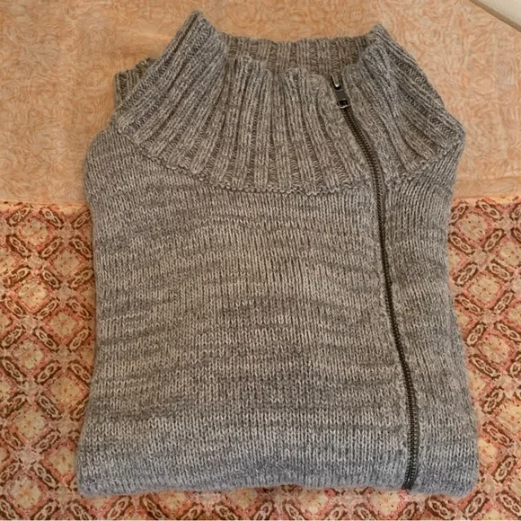 Victoria’s Secret Mock Turtleneck / Cardigan Sweater - Picture 4 of 9